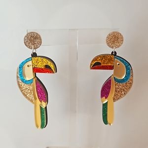 Multicolored acrylic toucan pelican tropical glitter pierced earrings NWOT